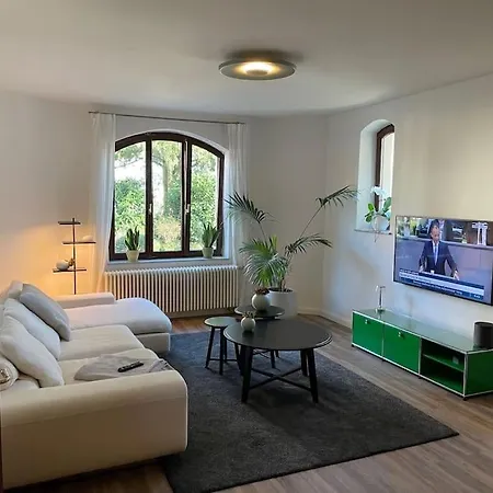 Verwunsches Haus Mit Parkplatz In Bester Lage Сasa de vacaciones