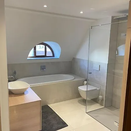 Verwunsches Haus Mit Parkplatz In Bester Lage Casa de Férias *