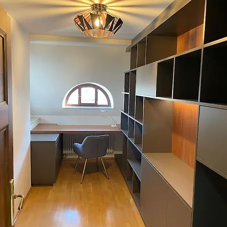 Verwunsches Haus Mit Parkplatz In Bester Lage Сasa de vacaciones Markkleeberg